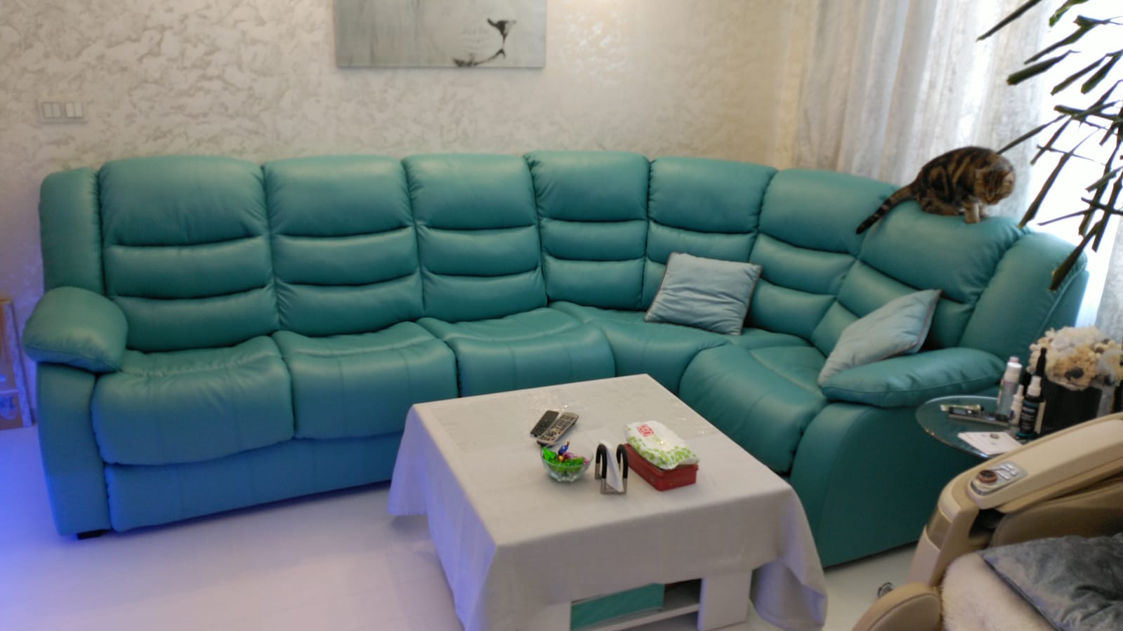 Перетяжка дивана на дому. Удельная